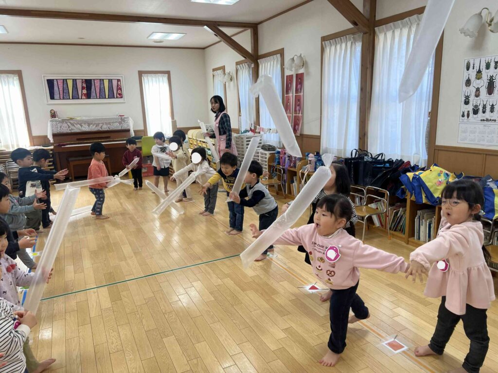 2/4(水)　風船遊び🎈